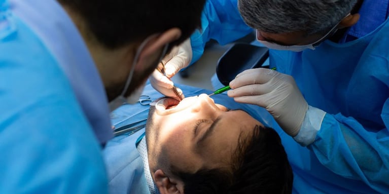 Cirugía oral: ¿Qué es y cuándo se debe considerar?